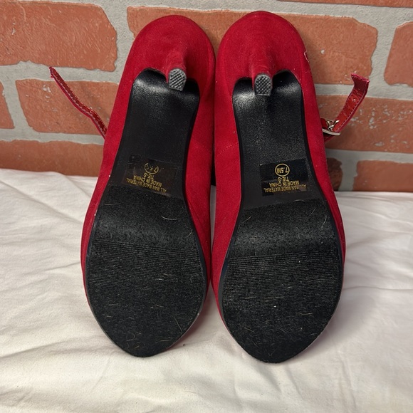 Red High Heels - Picture 5 of 5